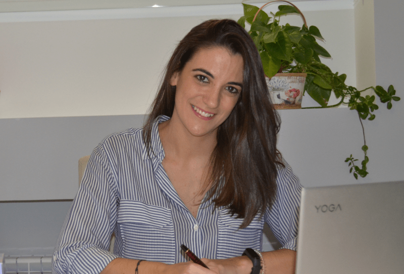 fotoinescortadaescribiendo